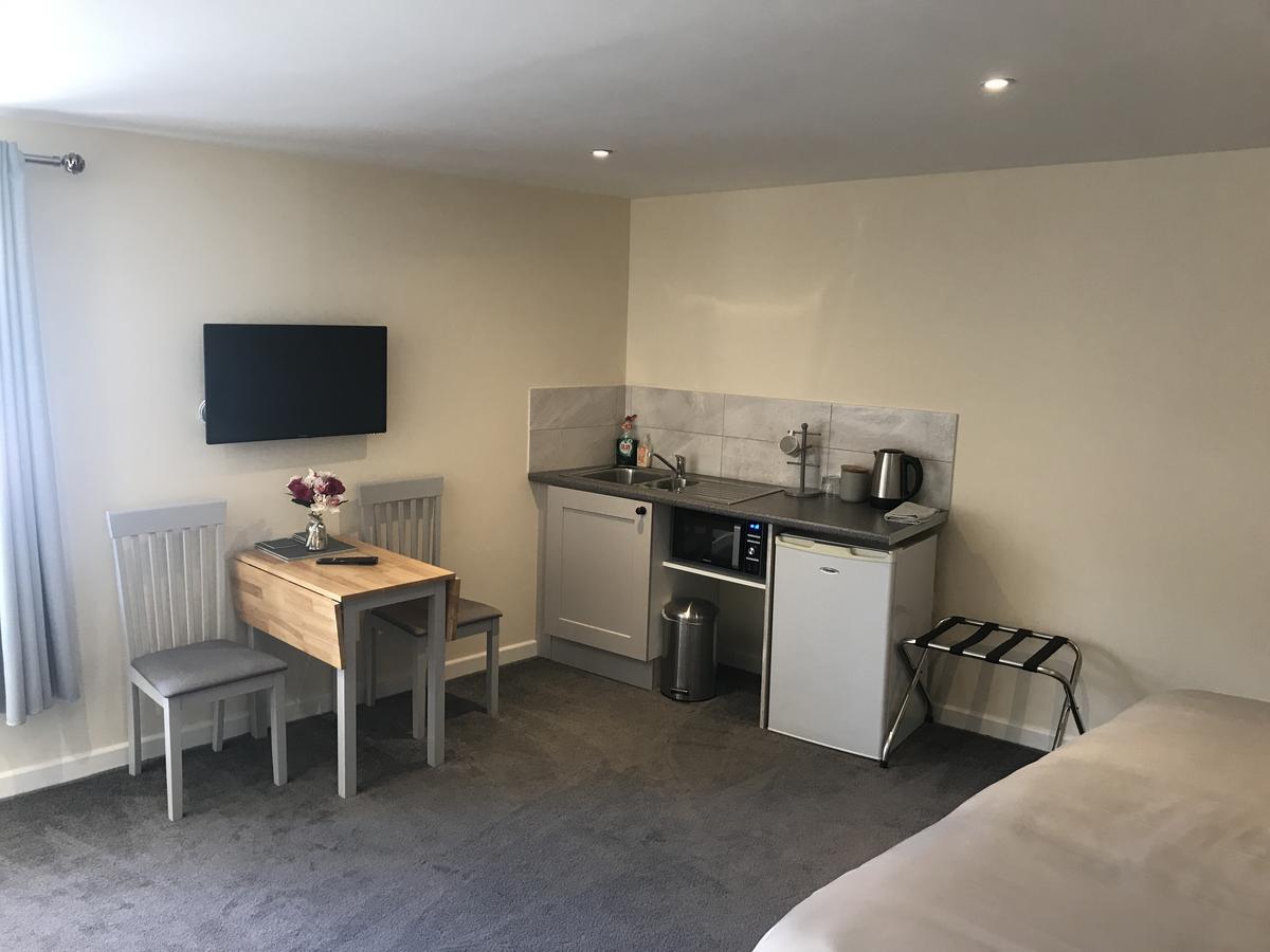 Fornham Guest House Чертсі Екстер'єр фото