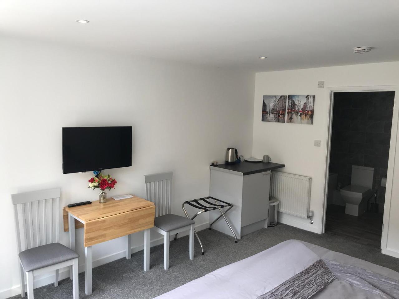 Fornham Guest House Чертсі Екстер'єр фото